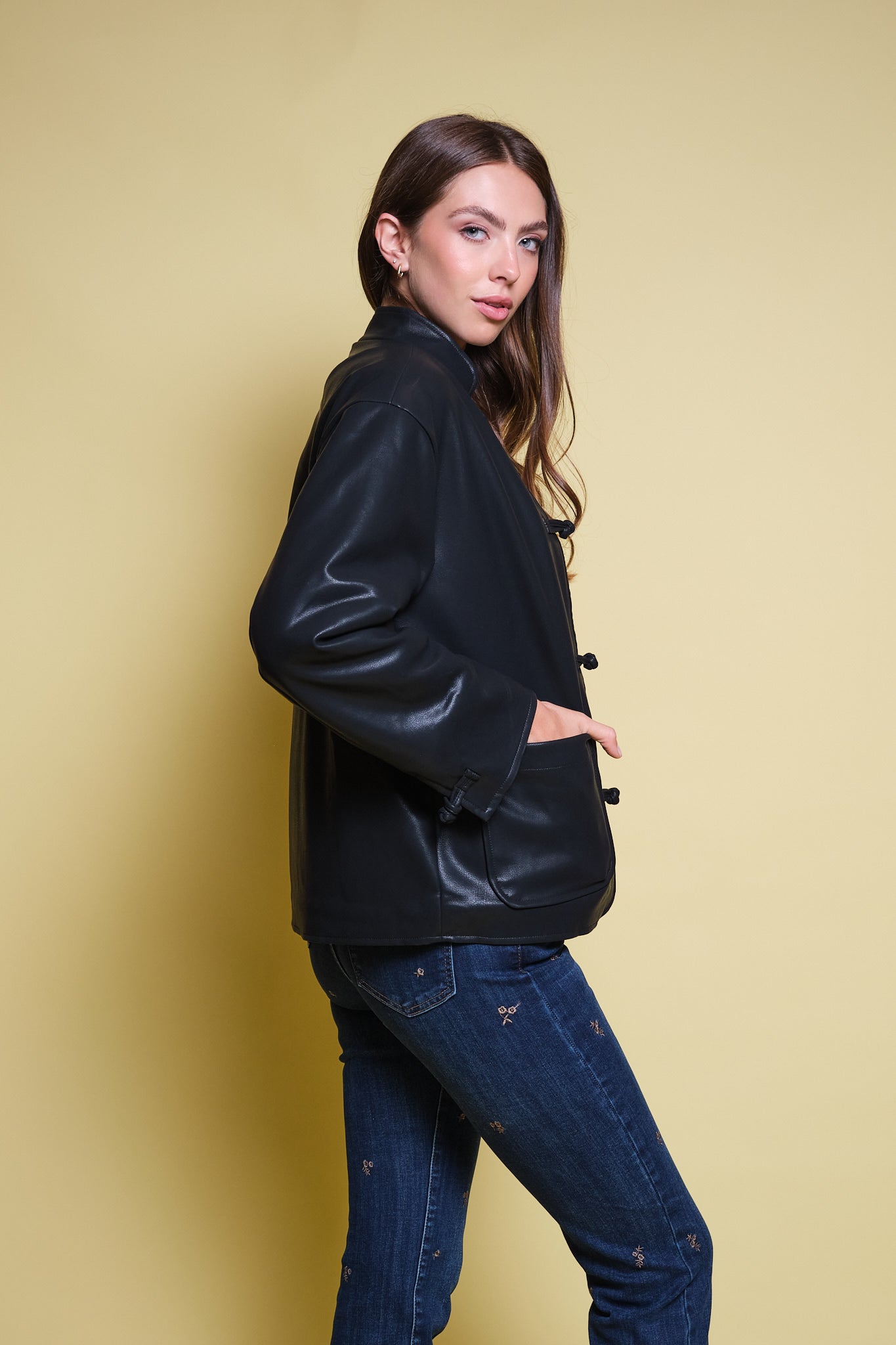 CHAQUETA CUERO NEGRO MANDARIN