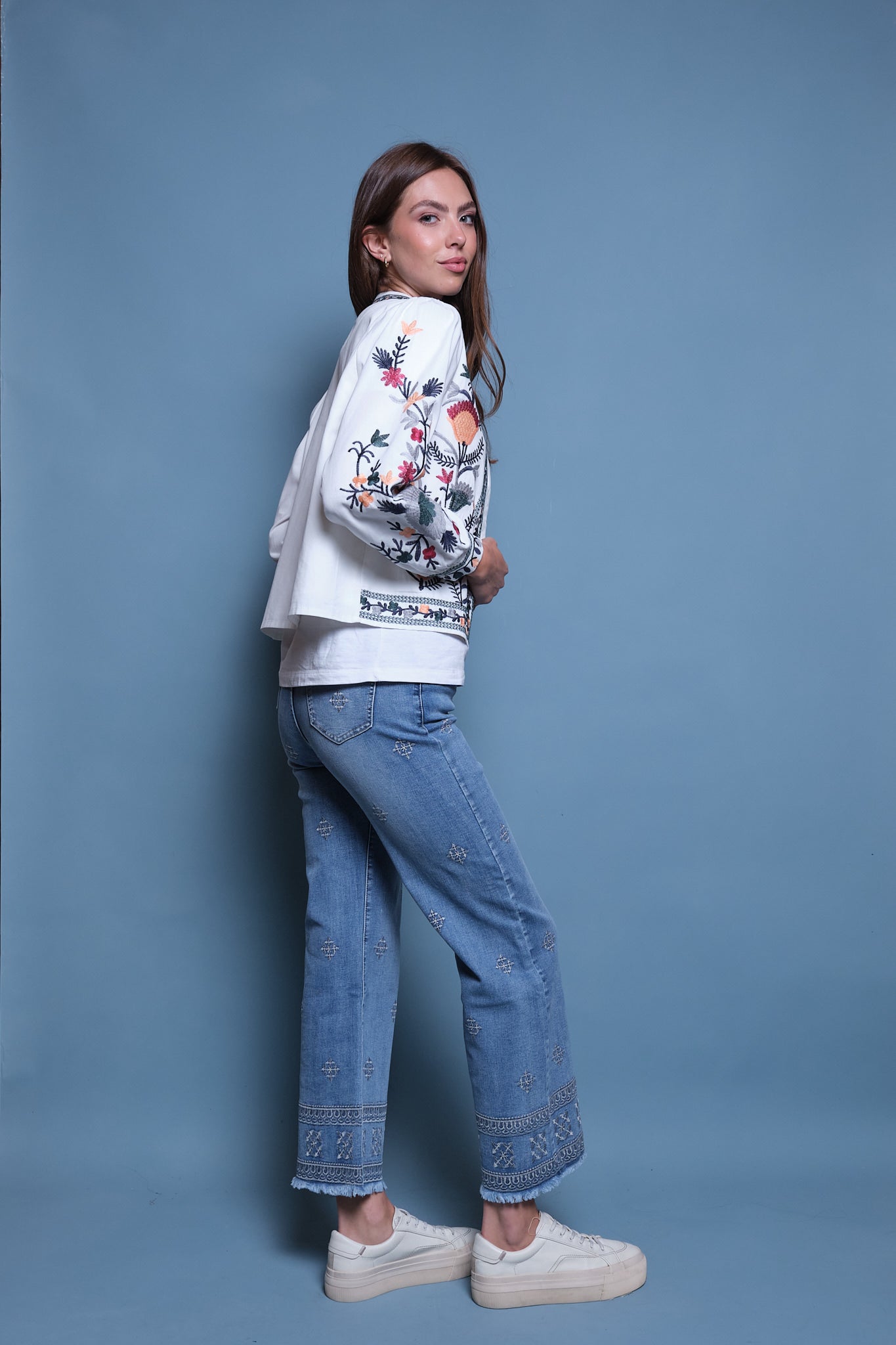 CHAQUETA BLANCA FLORES STATEMENT