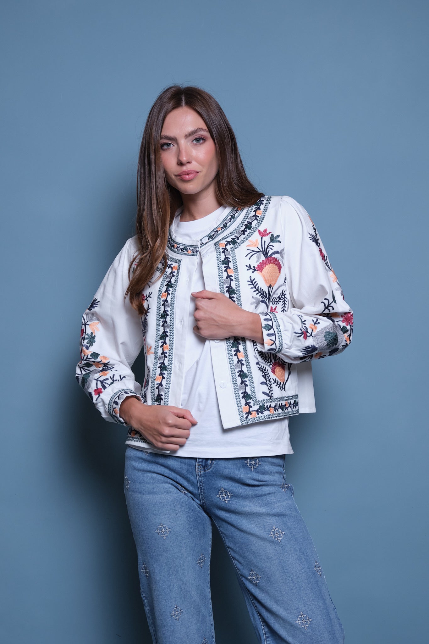CHAQUETA BLANCA FLORES STATEMENT