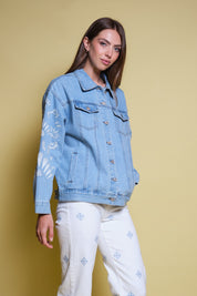 CHAQUETA DENIM AZUL BORDADO FLORAL MANGAS