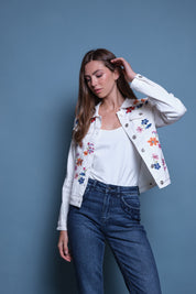 CHAQUETA DENIM BLANCA BORDADO FLORES LENTEJUELA