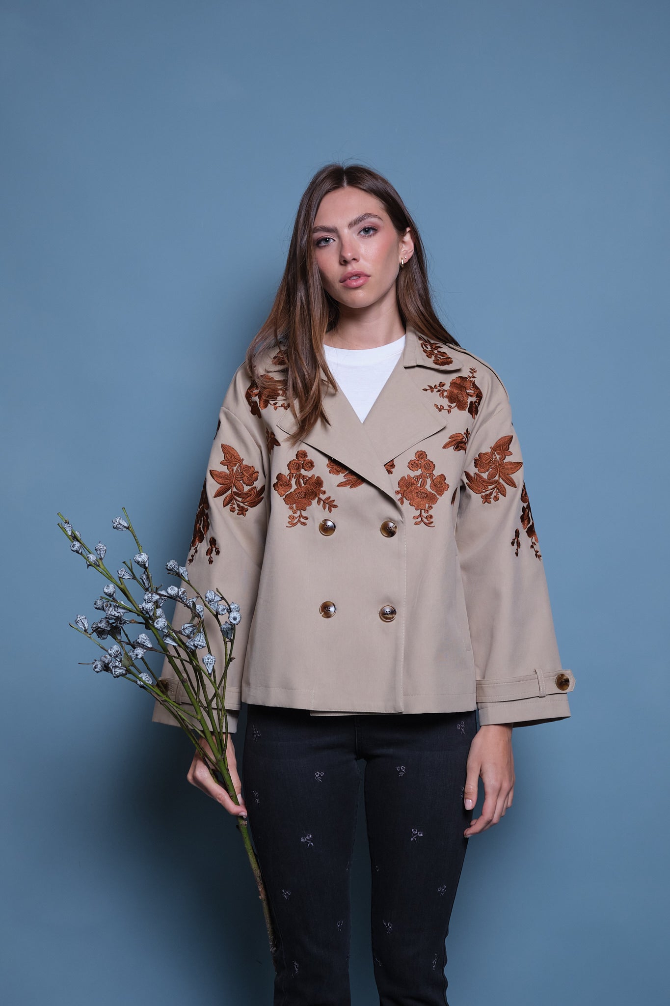 TRENCH COAT BORDADO CAFE FLORAL