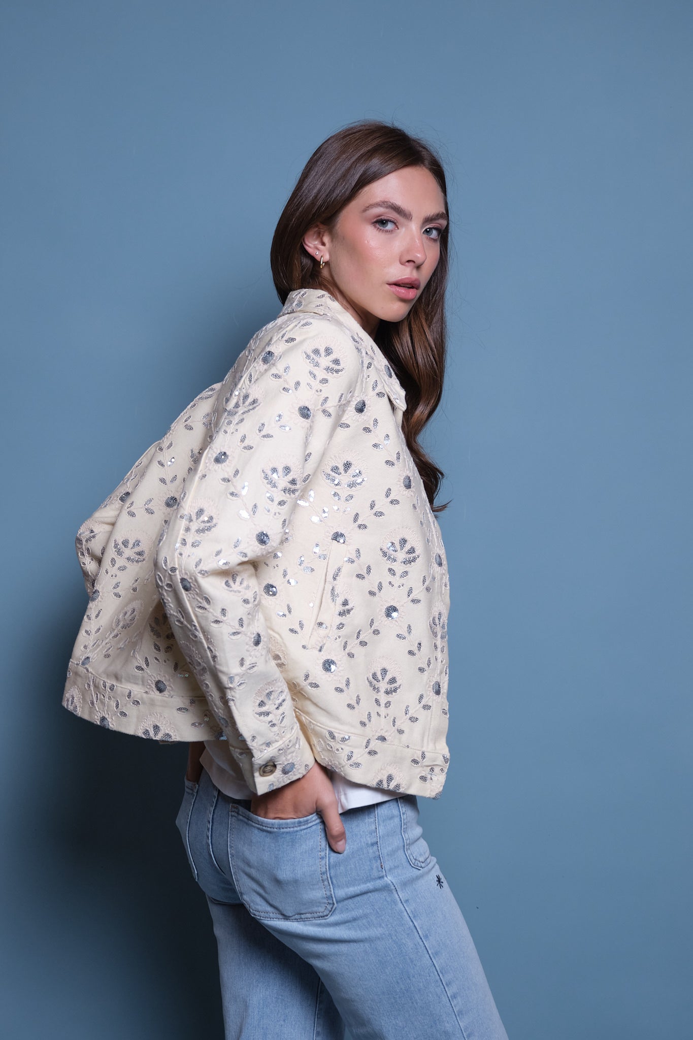 CHAQUETA MANTEQUILLA BORDADO LENTEJUELA ALL OVER