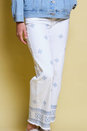JEANS BLANCO BORDADO GEOMETRICO ALL OVER