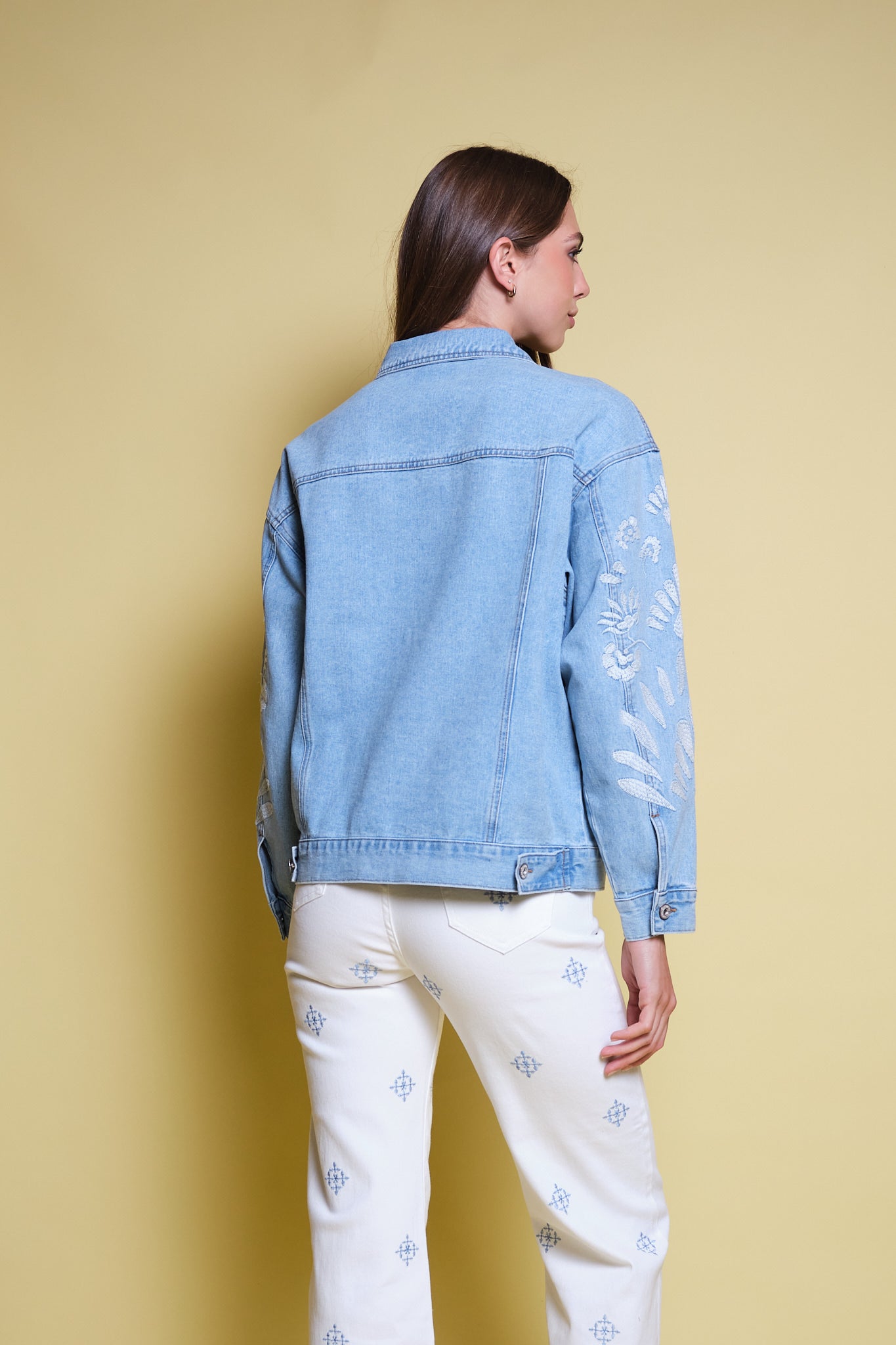 JEANS BLANCO BORDADO GEOMETRICO ALL OVER