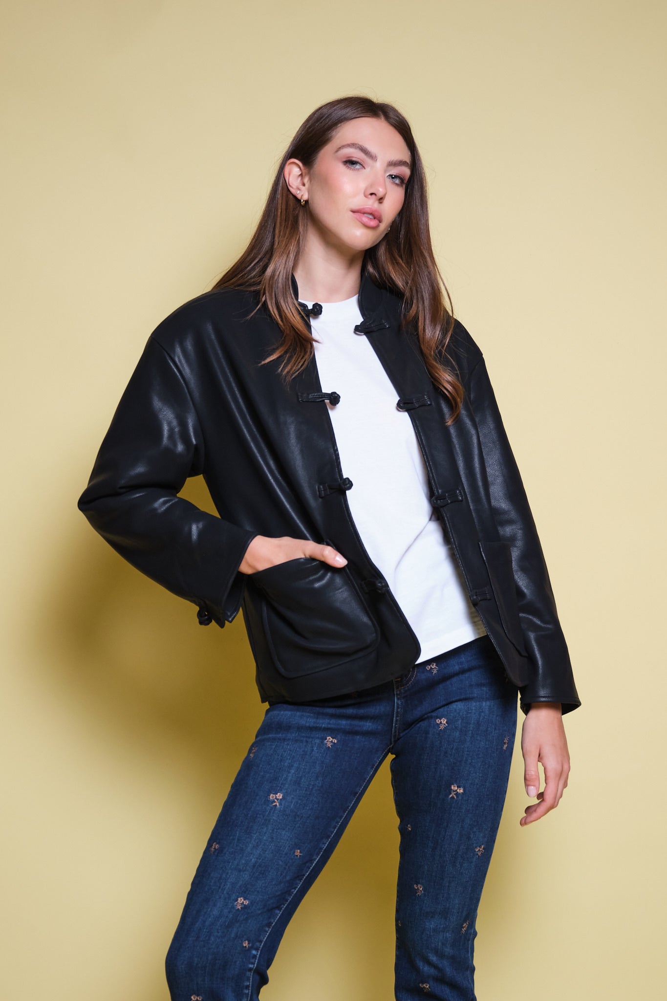 CHAQUETA CUERO NEGRO MANDARIN
