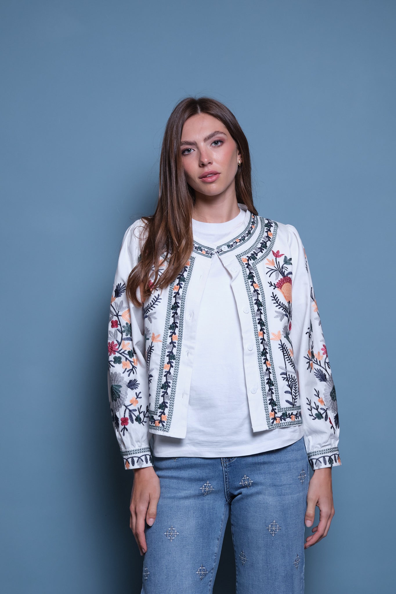 CHAQUETA BLANCA FLORES STATEMENT