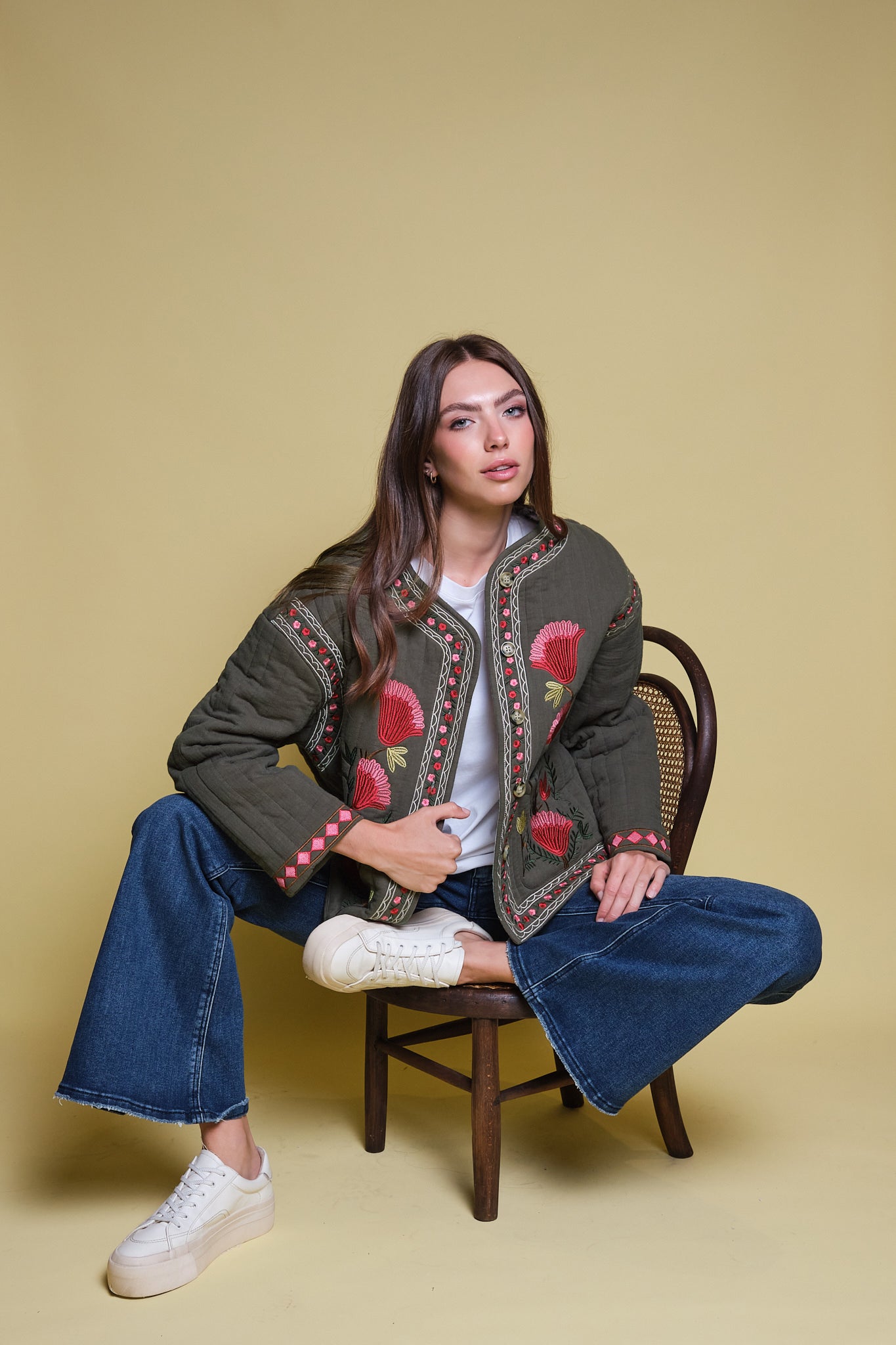 CHAQUETA VERDE ACOLCHADA  BORDADO FLORAL STATEMENT
