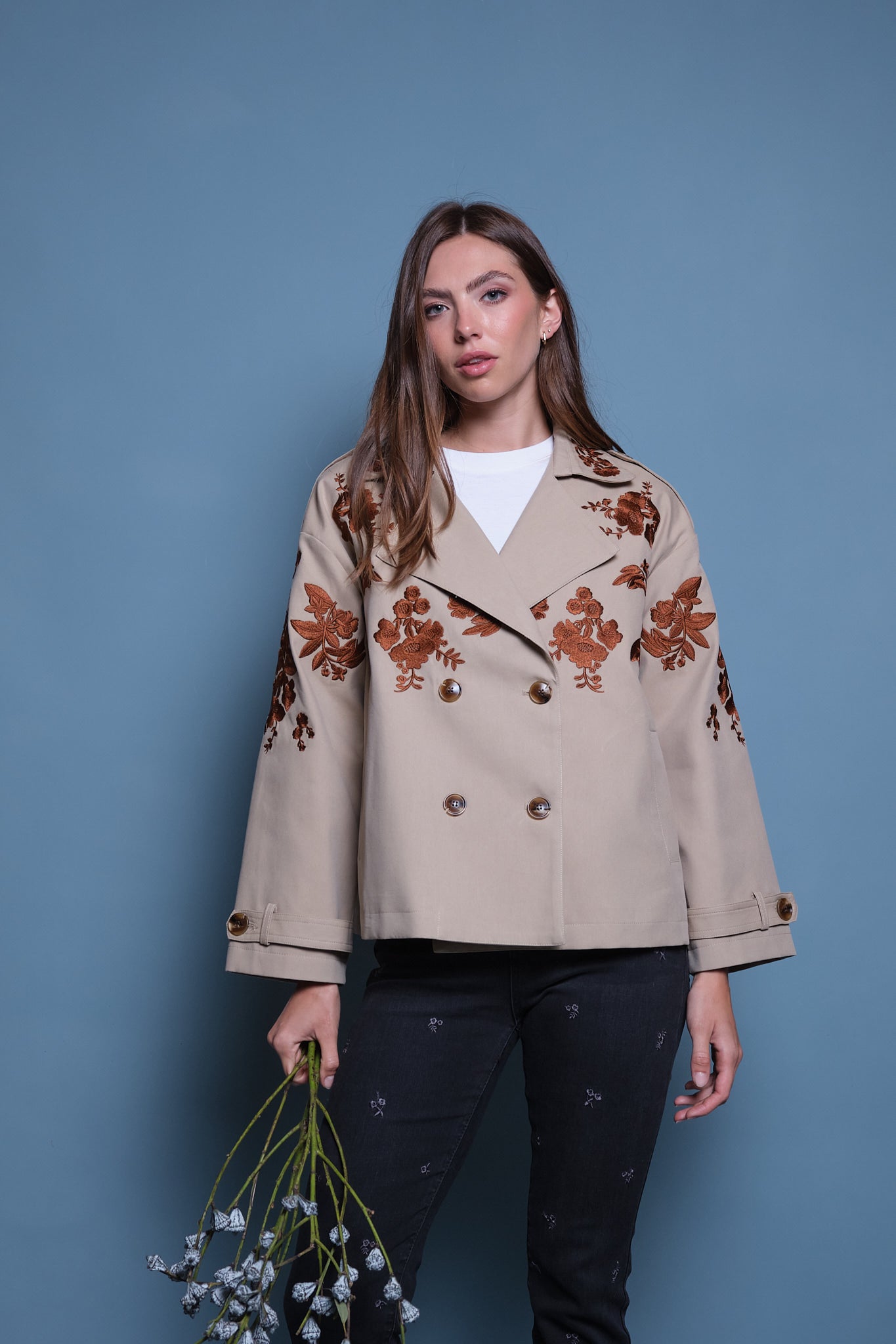 TRENCH COAT BORDADO CAFE FLORAL