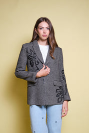BLAZER ESPIGA GRIS Y NEGRO BORDADO FLORAL