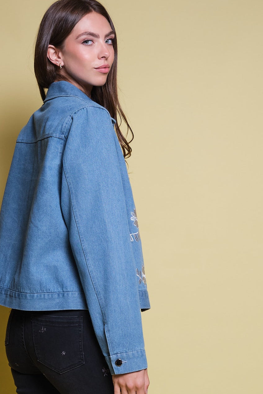 CHAQUETA DENIM AZUL CLARO BORDADO FLORAL