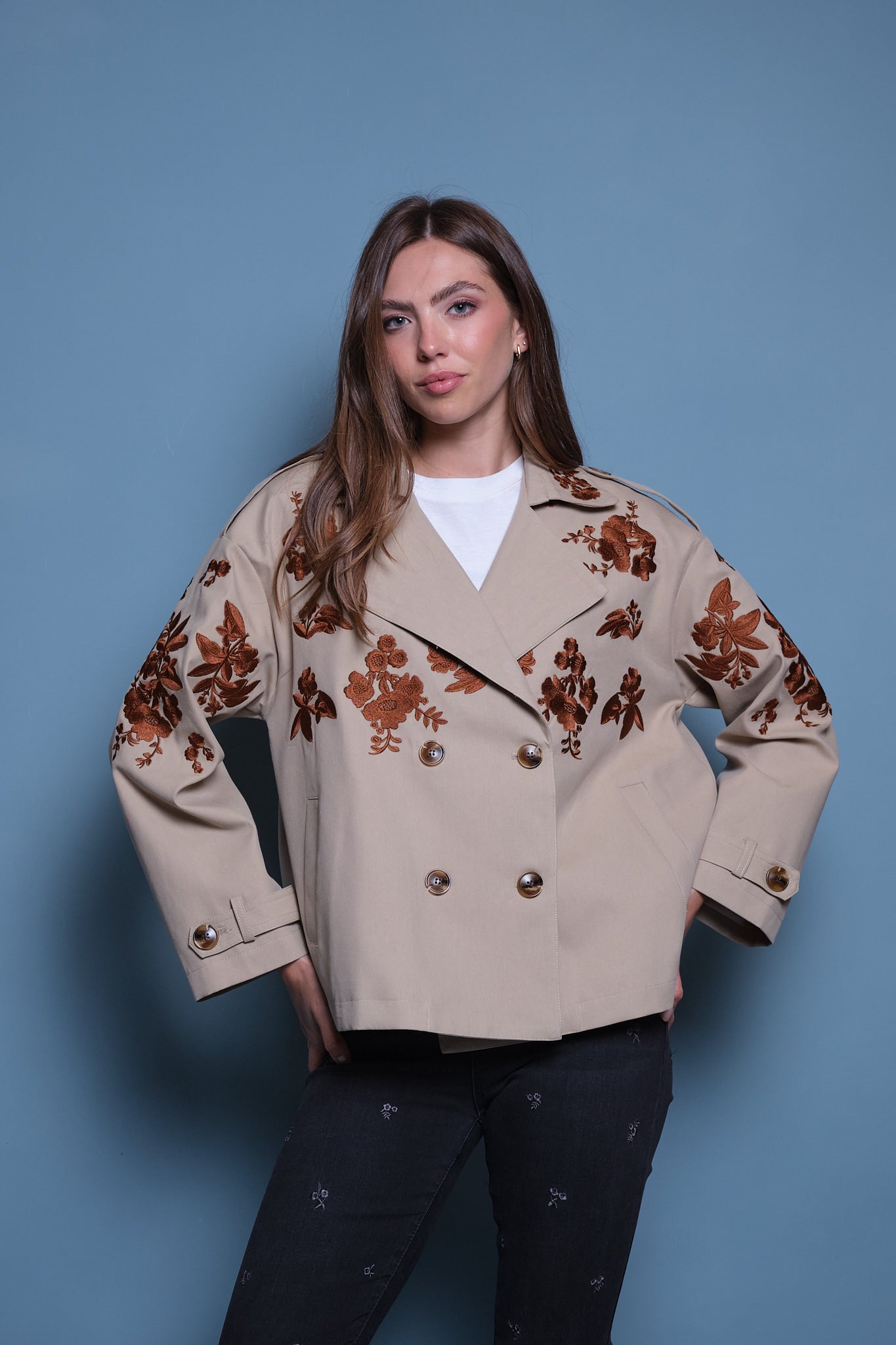 TRENCH COAT BORDADO CAFE FLORAL