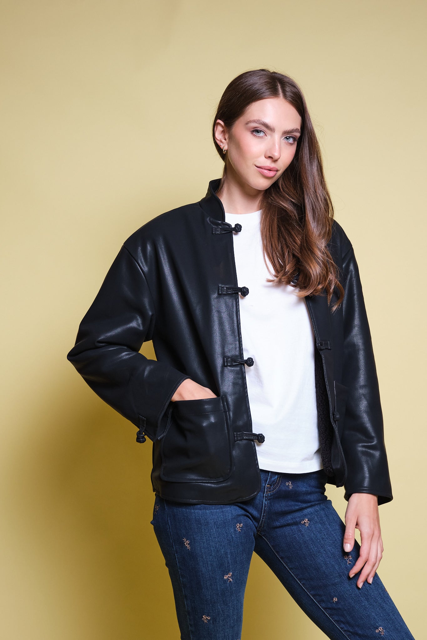 CHAQUETA CUERO NEGRO MANDARIN