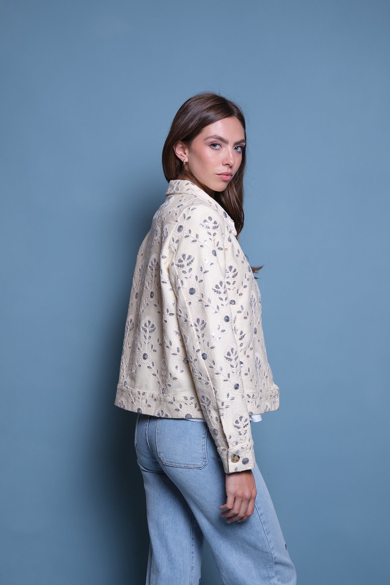 CHAQUETA MANTEQUILLA BORDADO LENTEJUELA ALL OVER