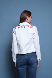 CHAQUETA DENIM BLANCA BORDADO FLORES LENTEJUELA