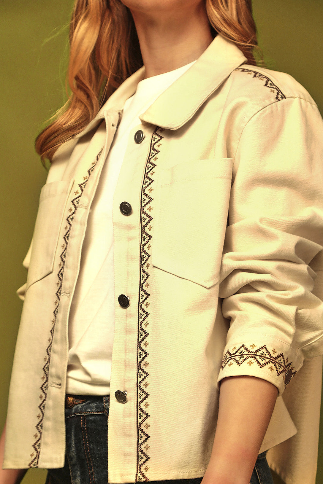 CHAQUETA BEIGE BORDADO ARIZONA
