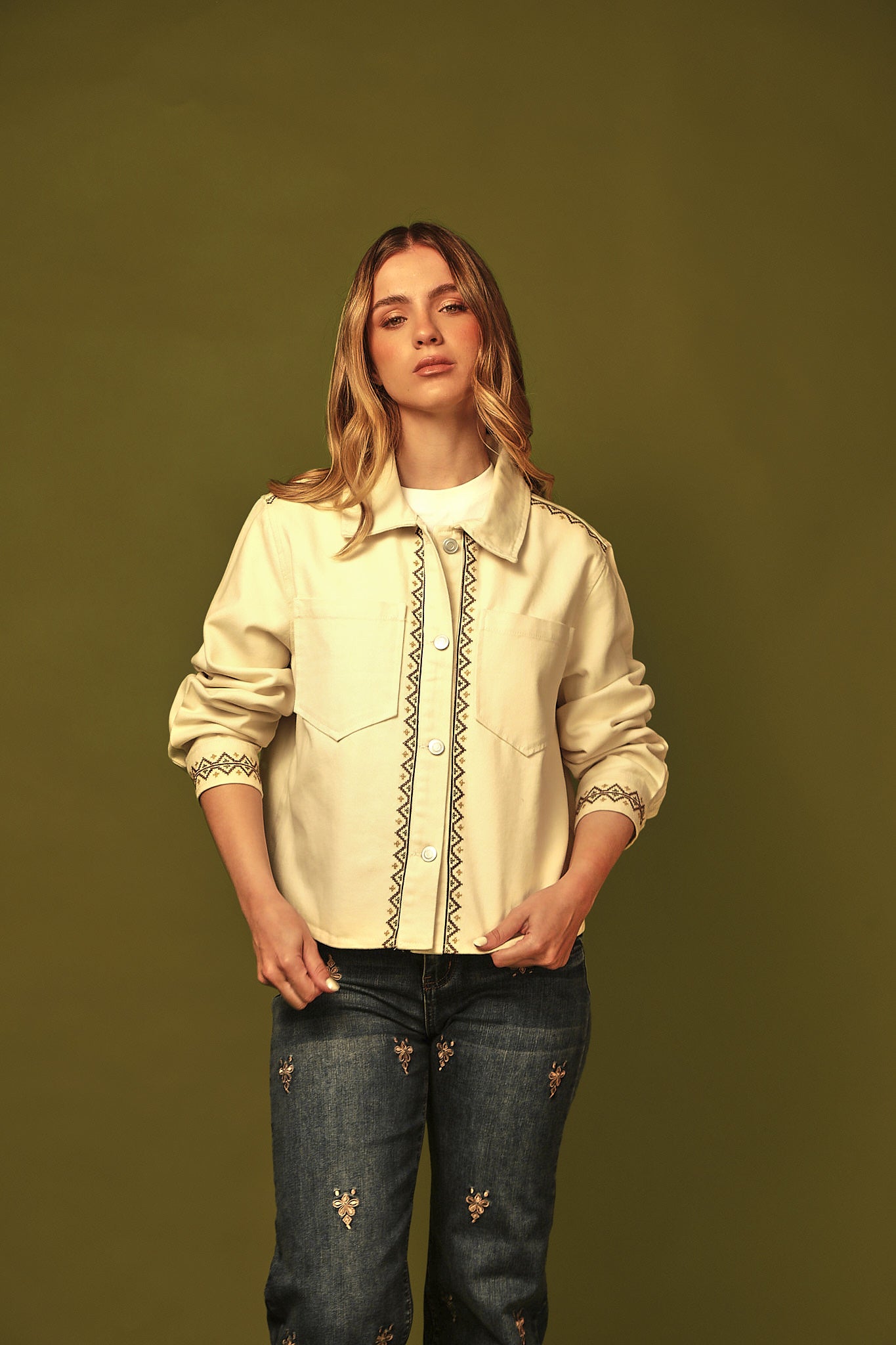 CHAQUETA BEIGE BORDADO ARIZONA