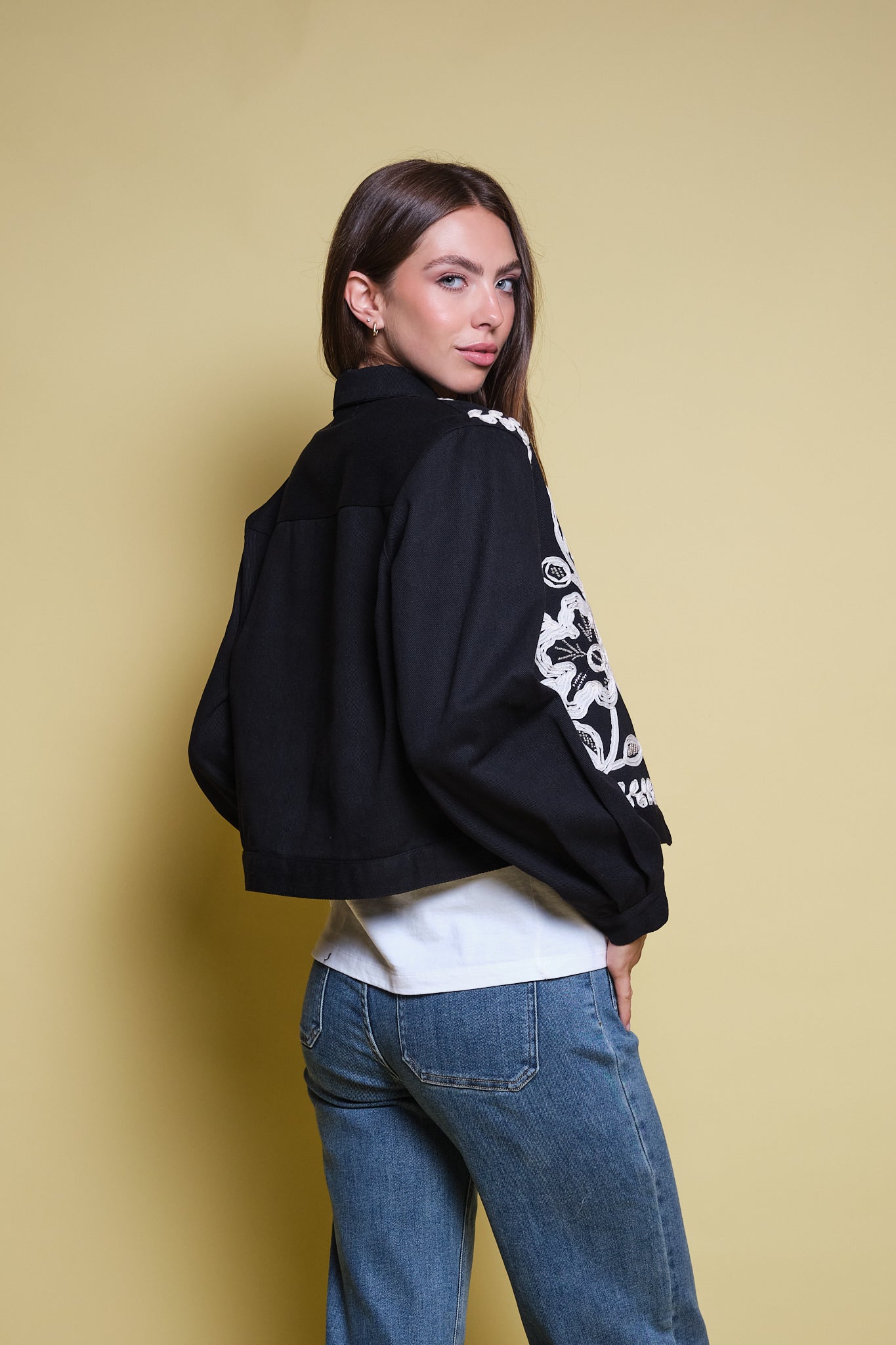 CHAQUETA DRIL FLORES EN CINTAS NEGRA