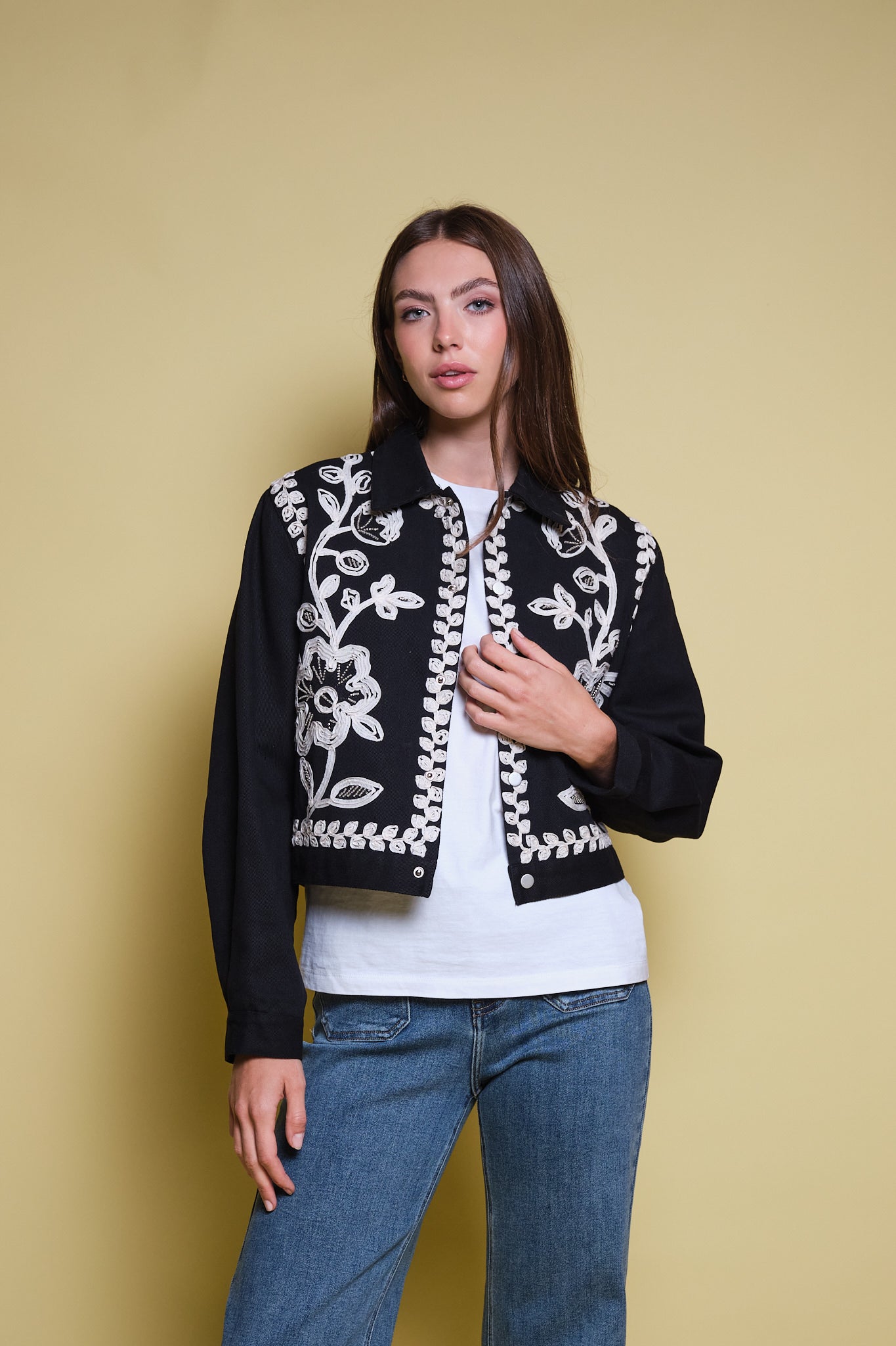 CHAQUETA DRIL FLORES EN CINTAS NEGRA