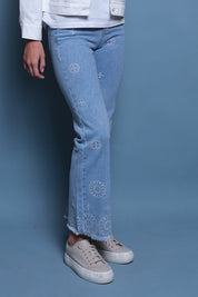 JEANS BORDADO CIRCULAR AURA AZUL