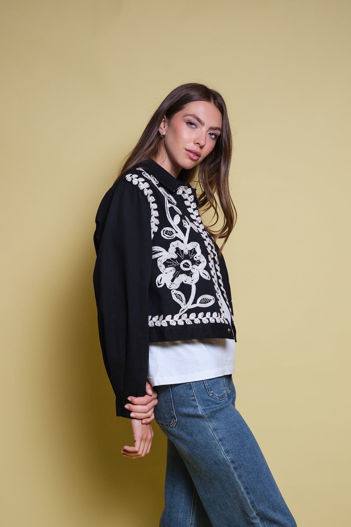 CHAQUETA DRIL FLORES EN CINTAS NEGRA