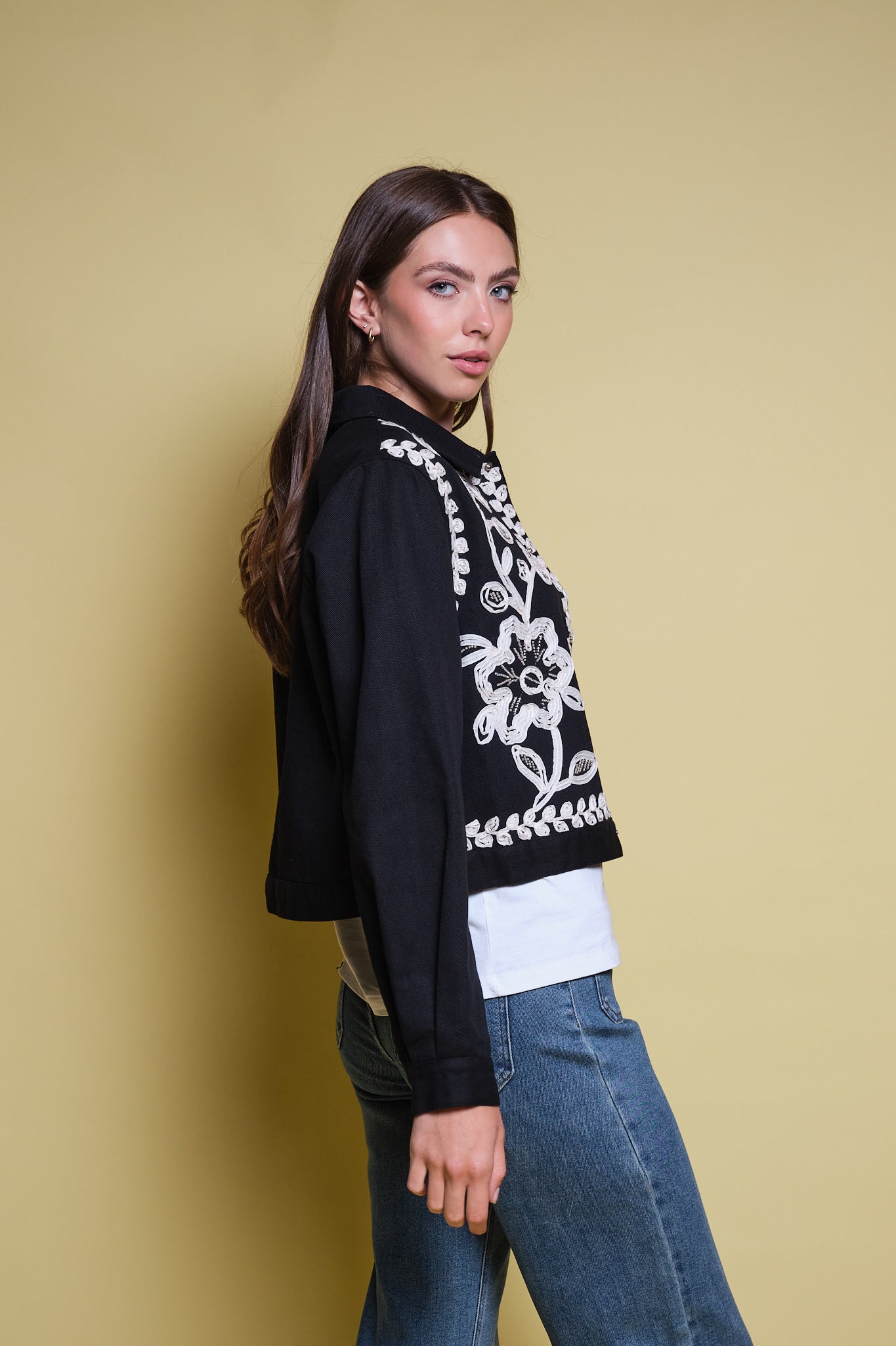 CHAQUETA DRIL FLORES EN CINTAS NEGRA