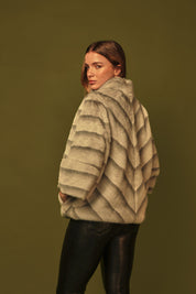 CHAQUETA FAUX FUR STRIPES HIELO