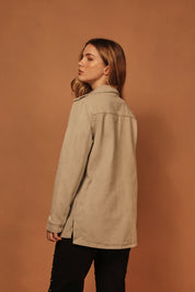 CHAQUETA DENIM GRIS RHINESTONE EN BOLSILLO