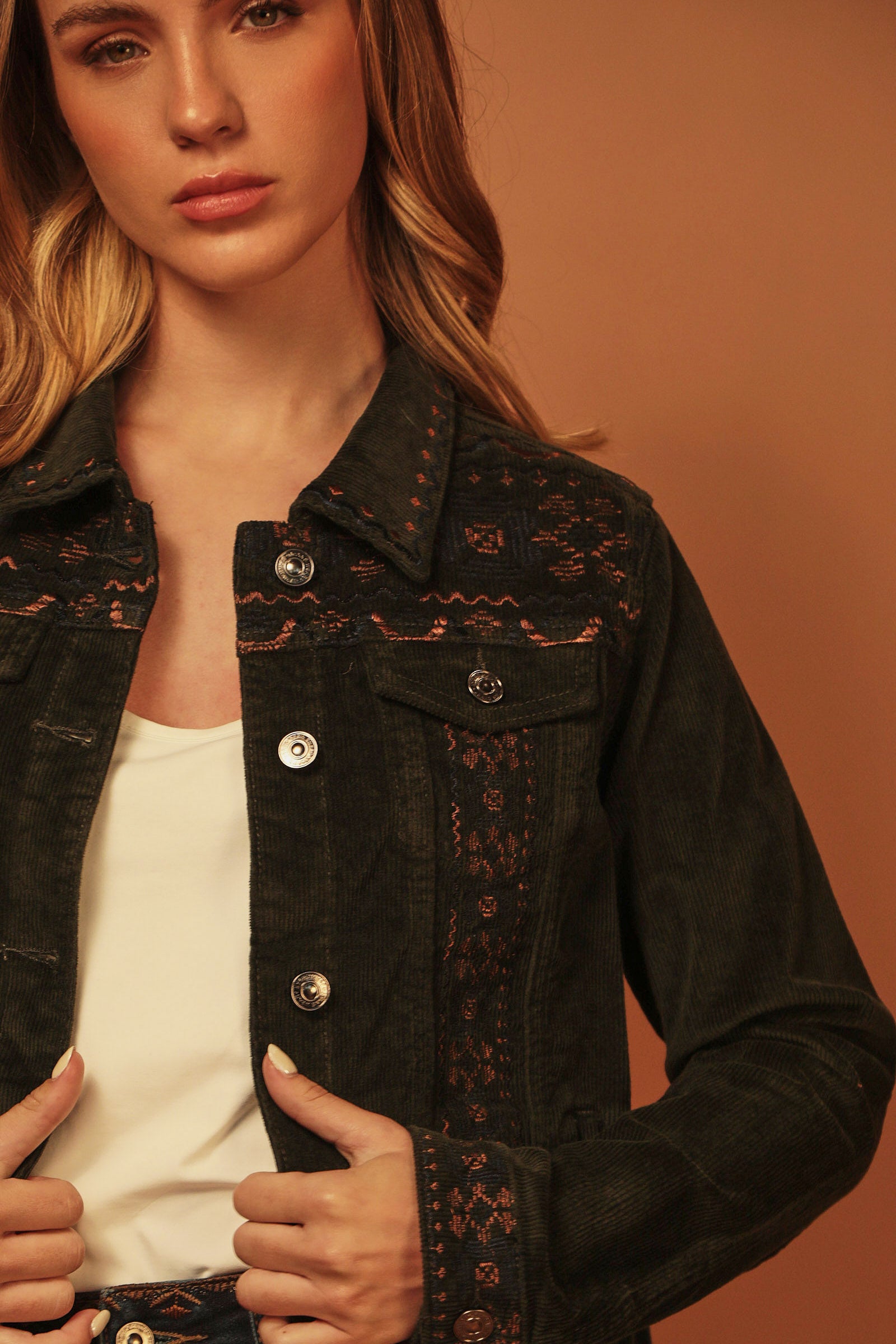 CHAQUETA PANA VERDE BORDADO ARIZONA