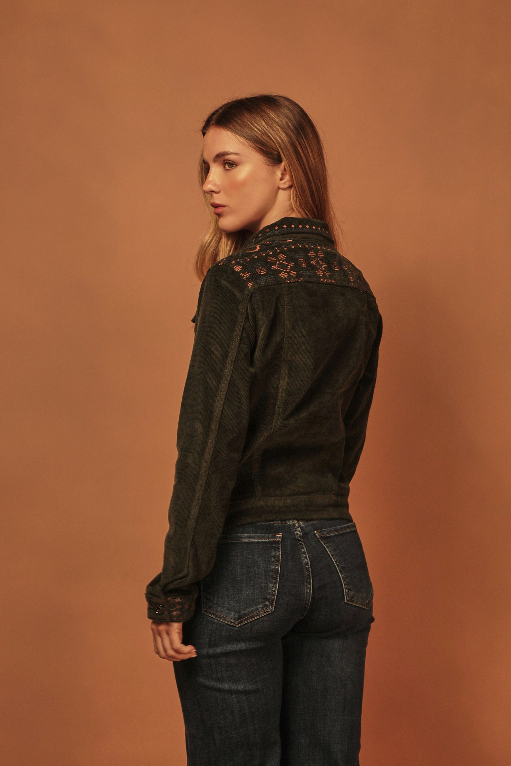 CHAQUETA PANA VERDE BORDADO ARIZONA