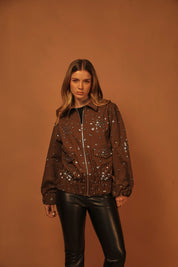 CHAQUETA CHOCOLATE BORDADO FLORES EN PEDRERIA