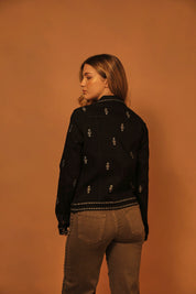 CHAQUETA DENIM NEGRA BORDADO IKAT