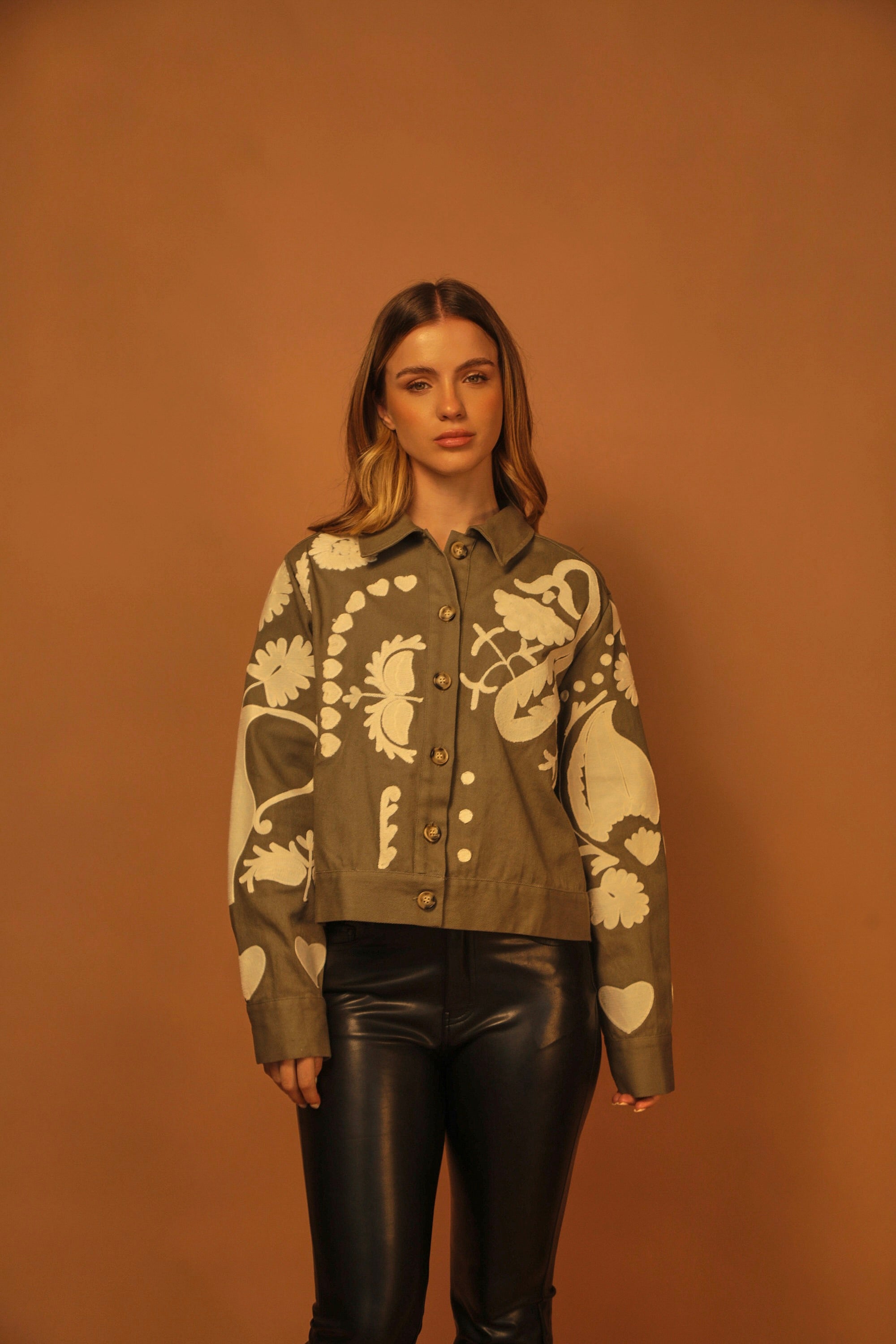 CHAQUETA BORDADO NATURE VERDE