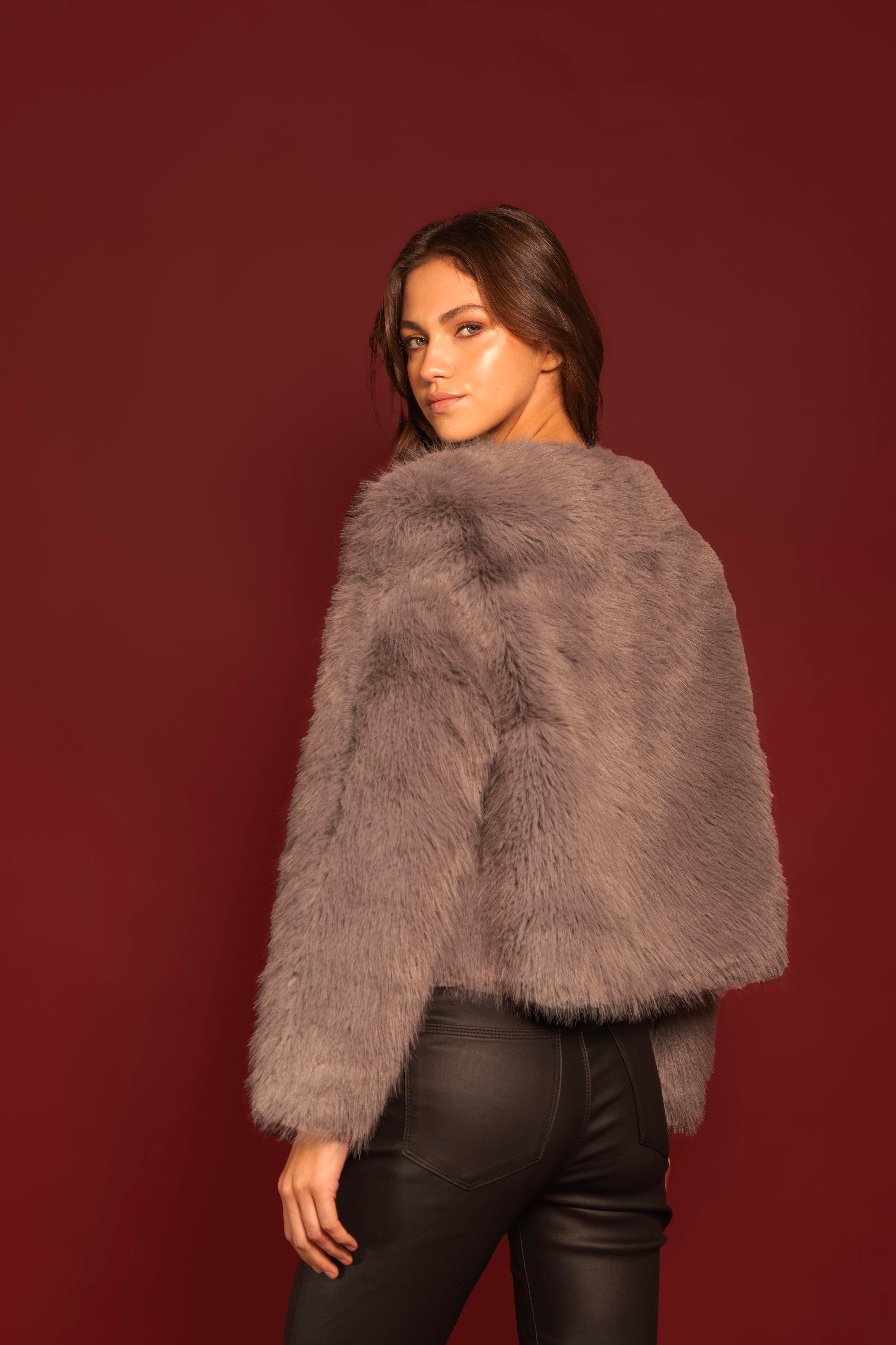 CHAQUETA FAUX FUR GRIS