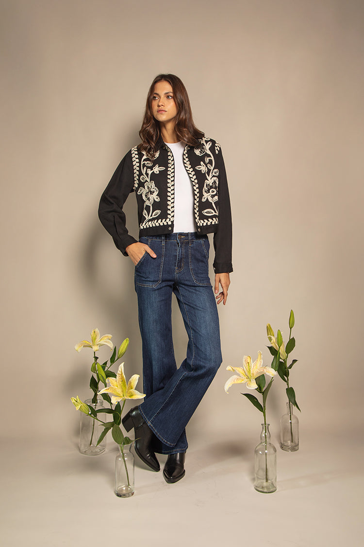 CHAQUETA NEGRA FLORES EN CINTAS