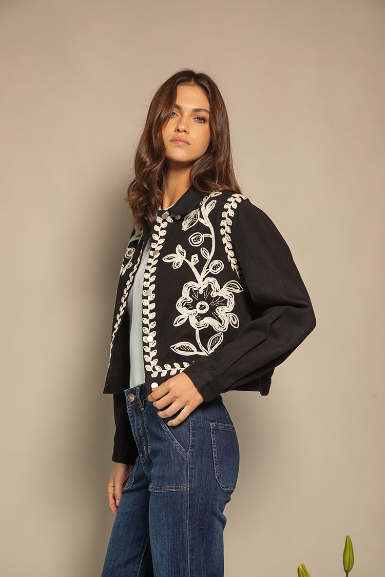 CHAQUETA NEGRA FLORES EN CINTAS