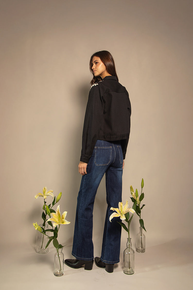 CHAQUETA NEGRA FLORES EN CINTAS