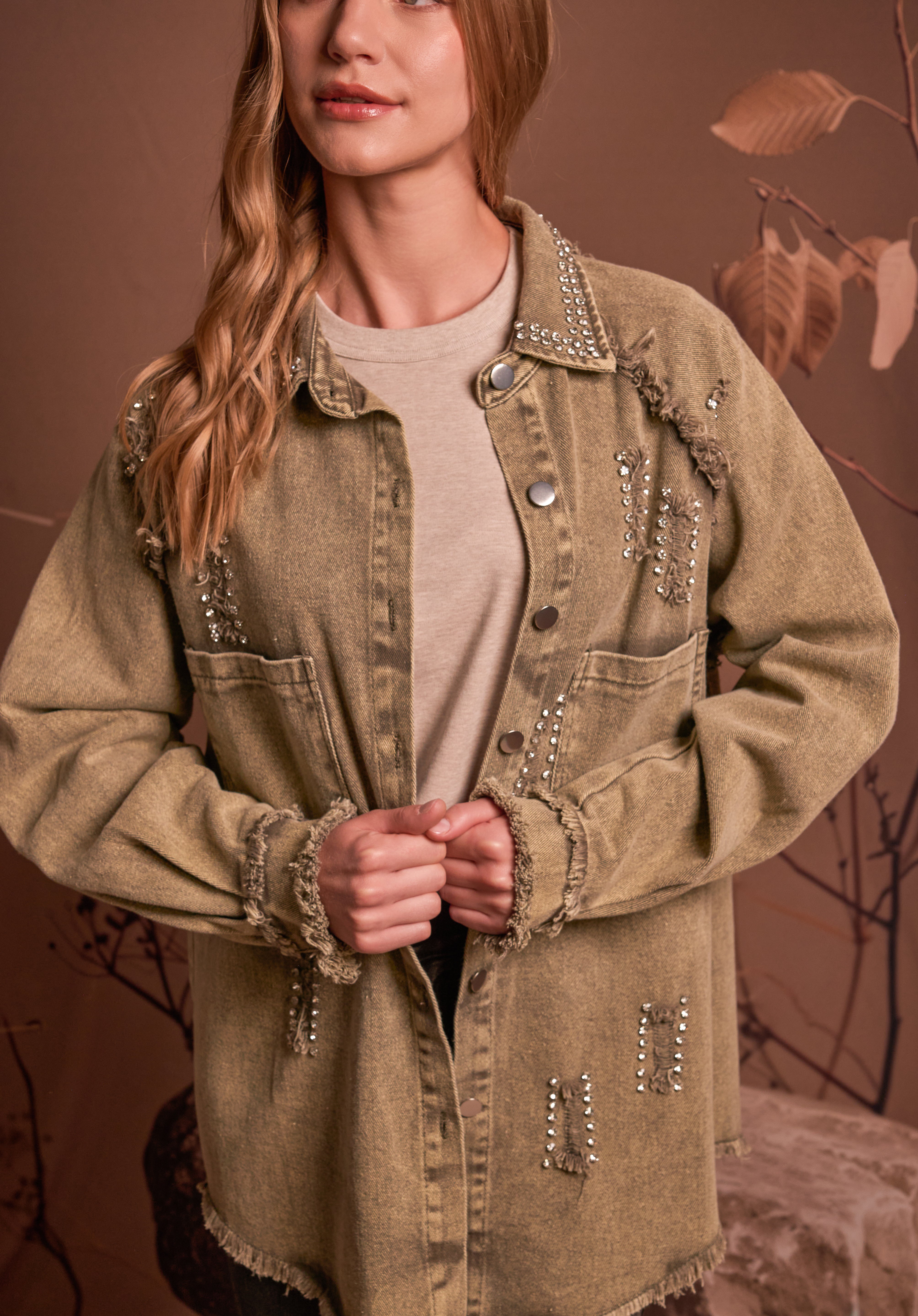 CHAQUETA DENIM VERDE DESGASTADA CON RHINESTONES