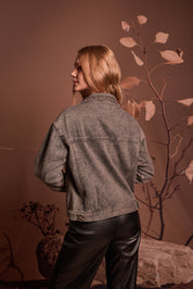 CHAQUETA DENIM GRIS BORDADO COLORES