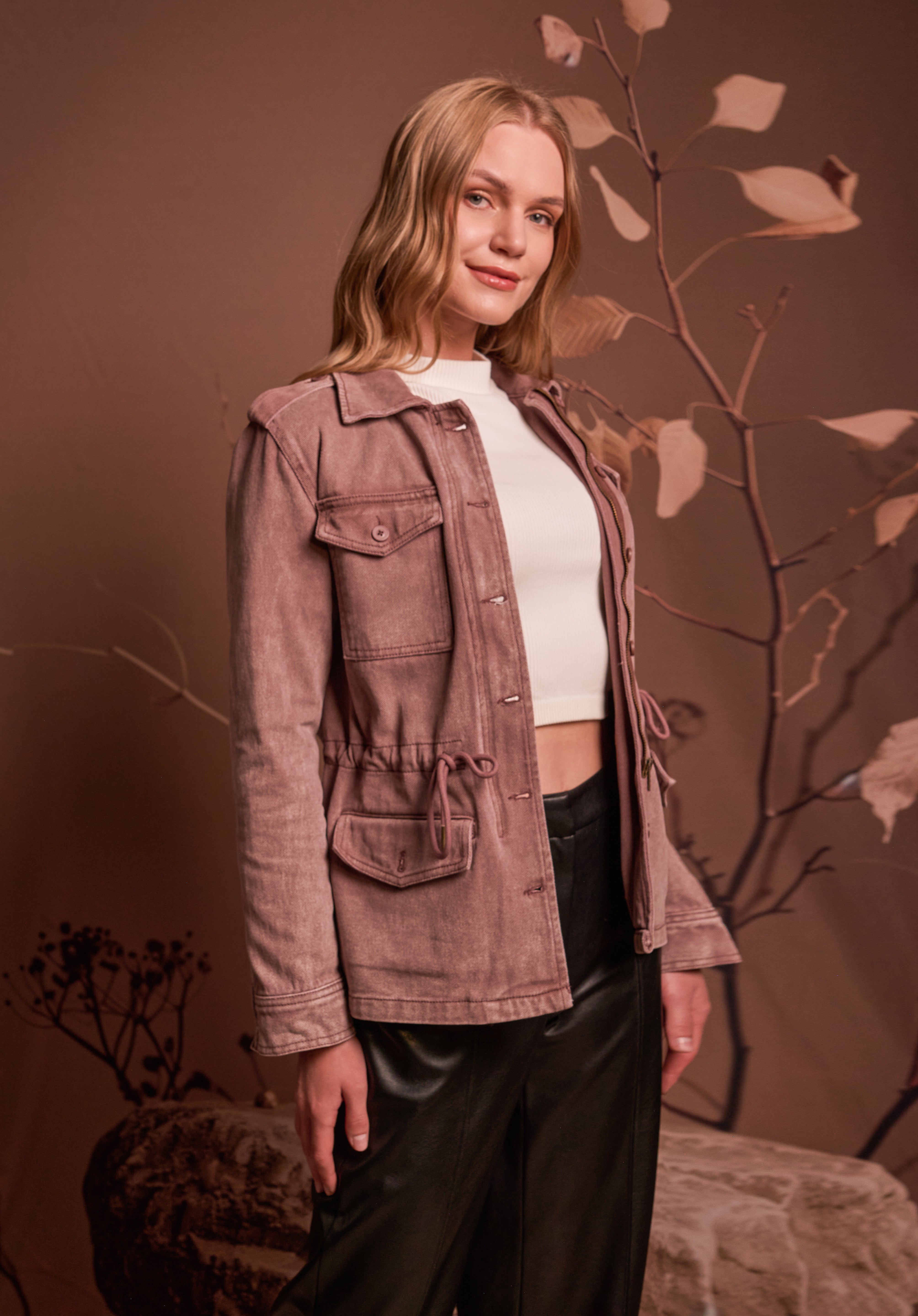 CHAQUETA DRIL CARGO BORDADO ESPALDA VINOTINTO