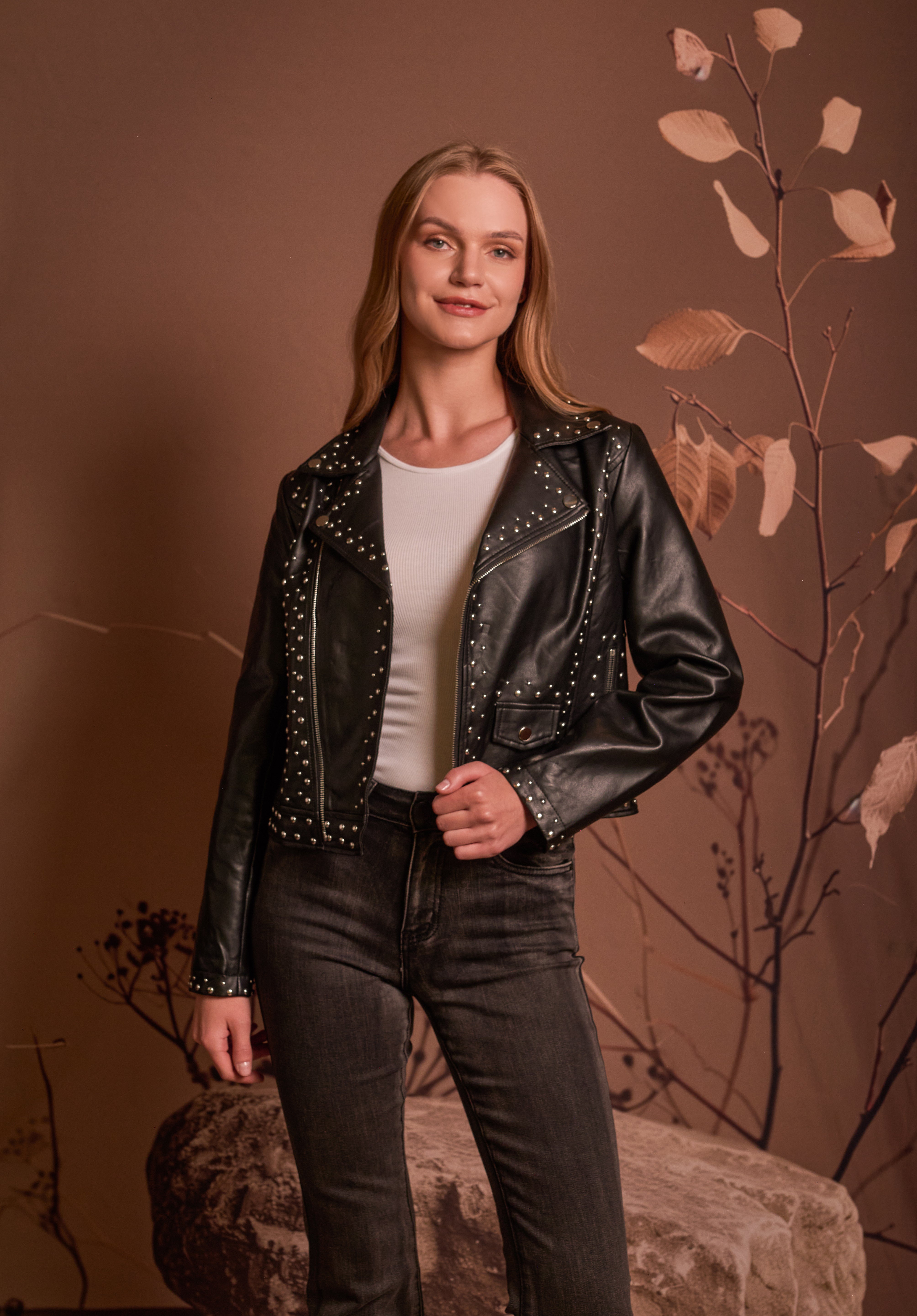 CHAQUETA BIKER CUERO VEGANO TACHES