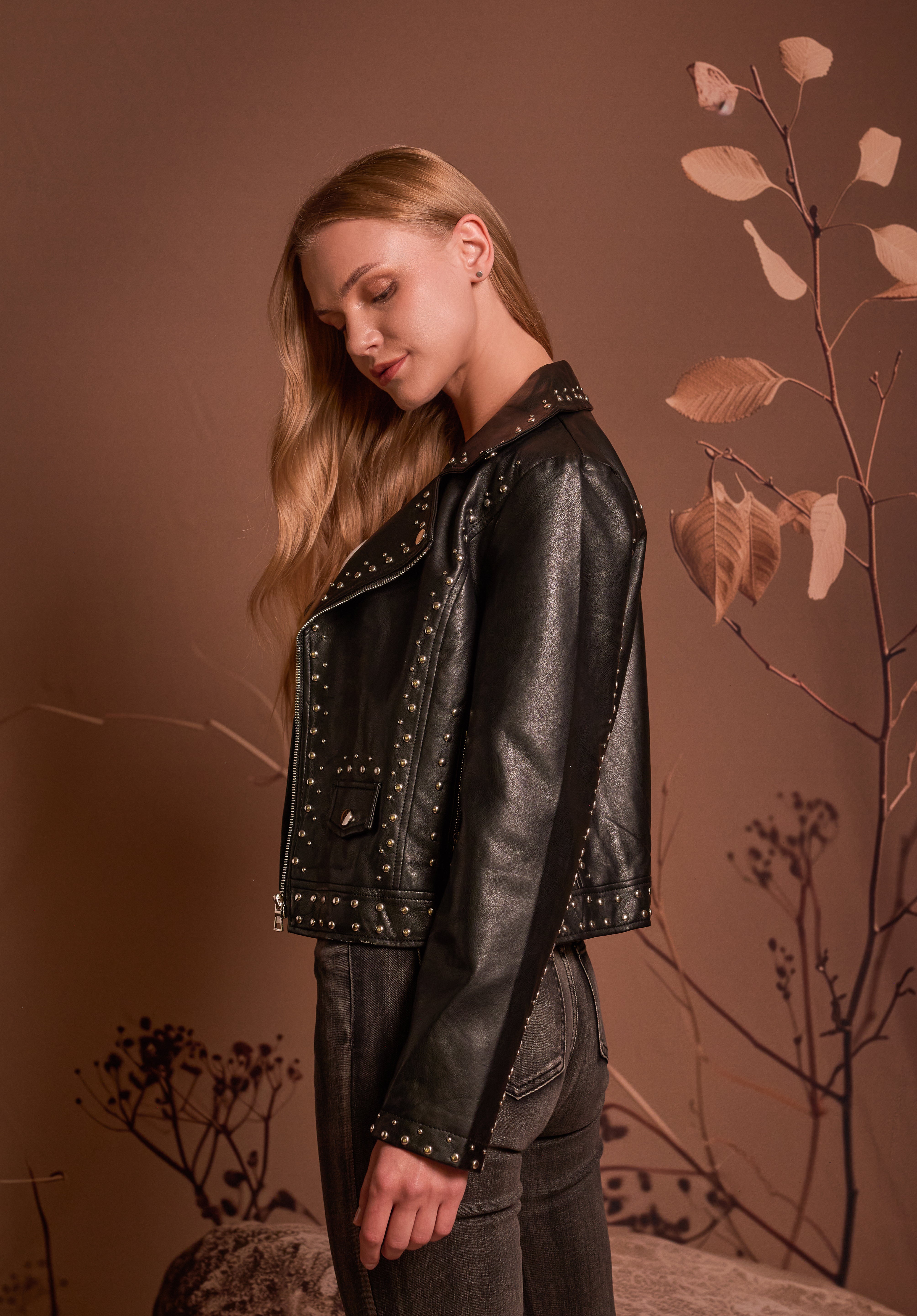 CHAQUETA BIKER CUERO VEGANO TACHES