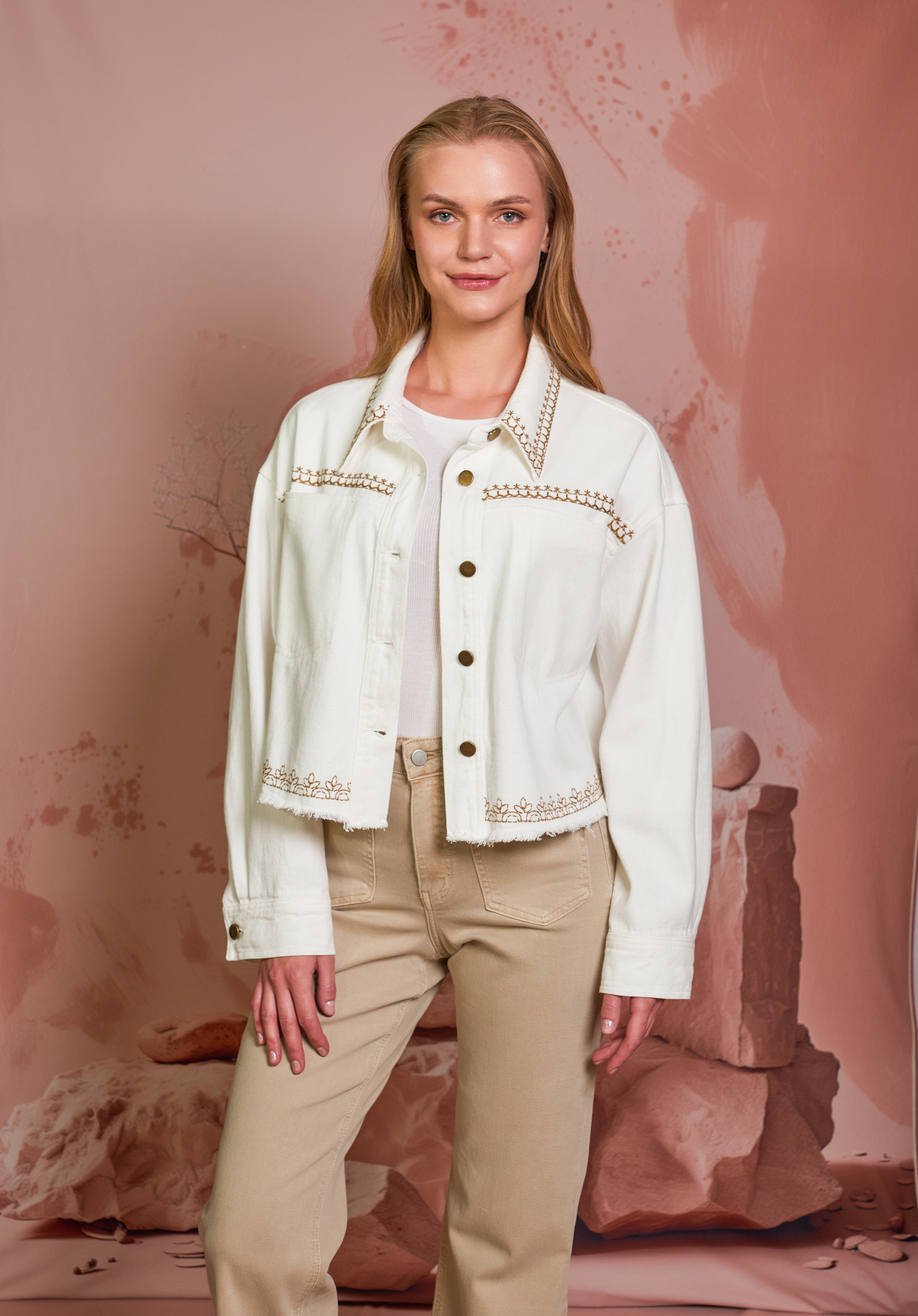 CHAQUETA DENIM BLANCO CUELLO BORDADO OLIVA