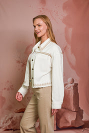 CHAQUETA DENIM BLANCO CUELLO BORDADO OLIVA