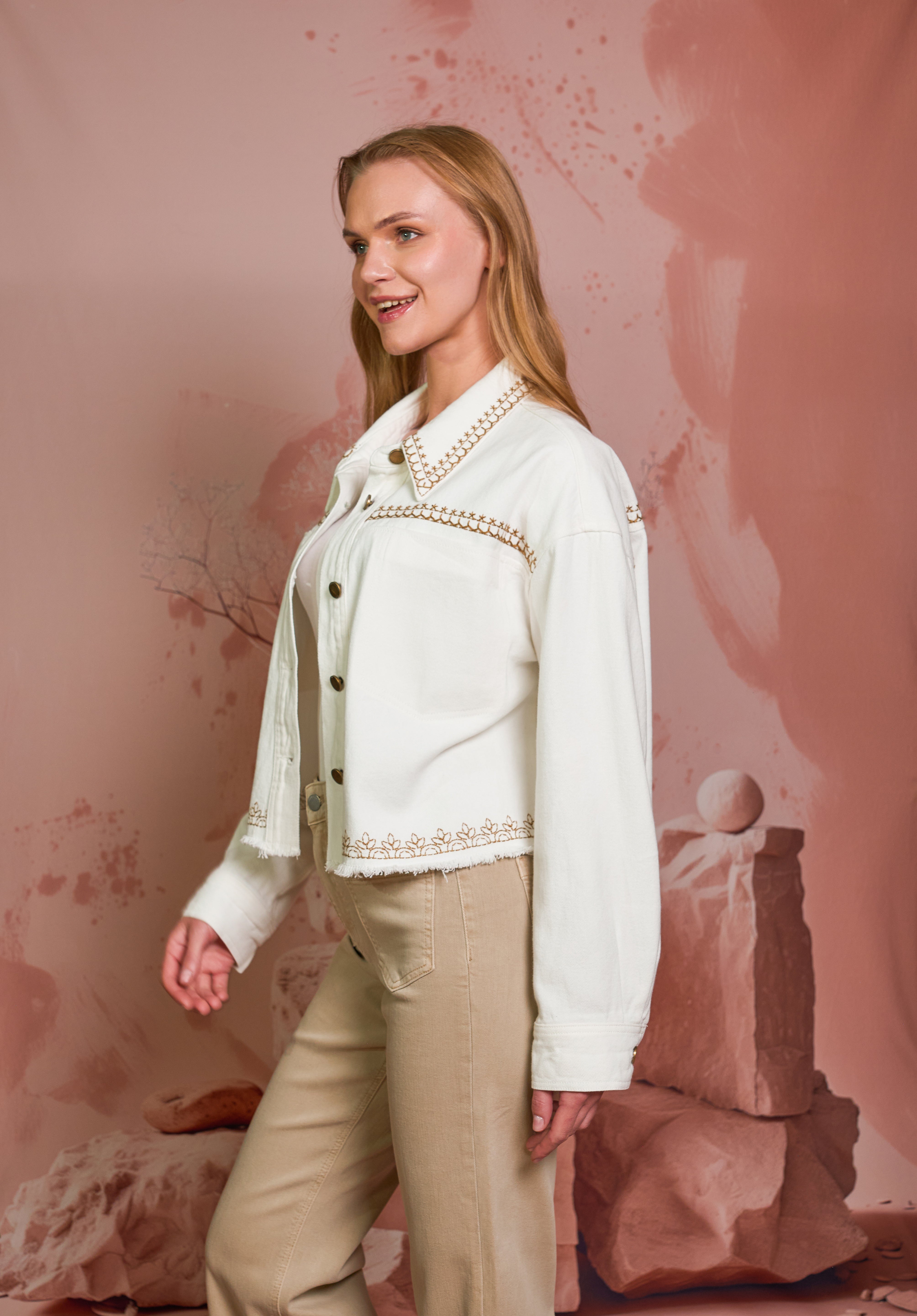 CHAQUETA DENIM BLANCO CUELLO BORDADO OLIVA