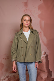 TRENCH COAT CORTO VERDE