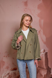 TRENCH COAT CORTO VERDE
