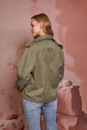 TRENCH COAT CORTO VERDE