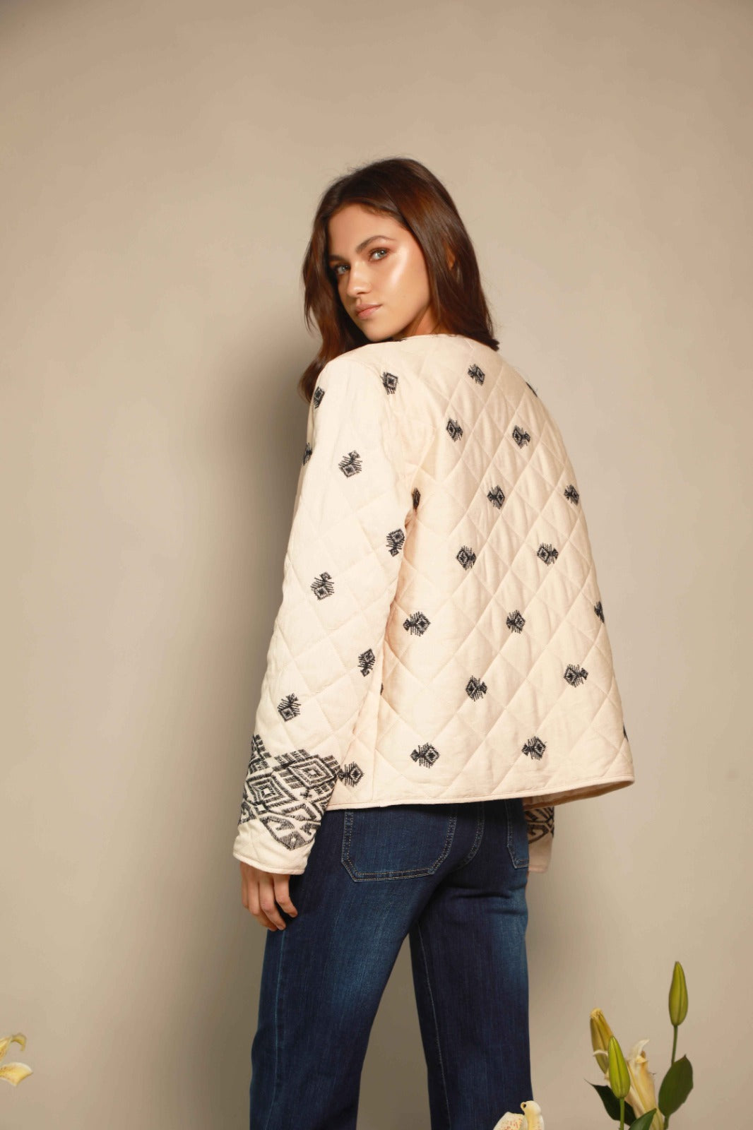 CHAQUETA SEMI ACOLCHADA BORDADO BOHO BEIGE