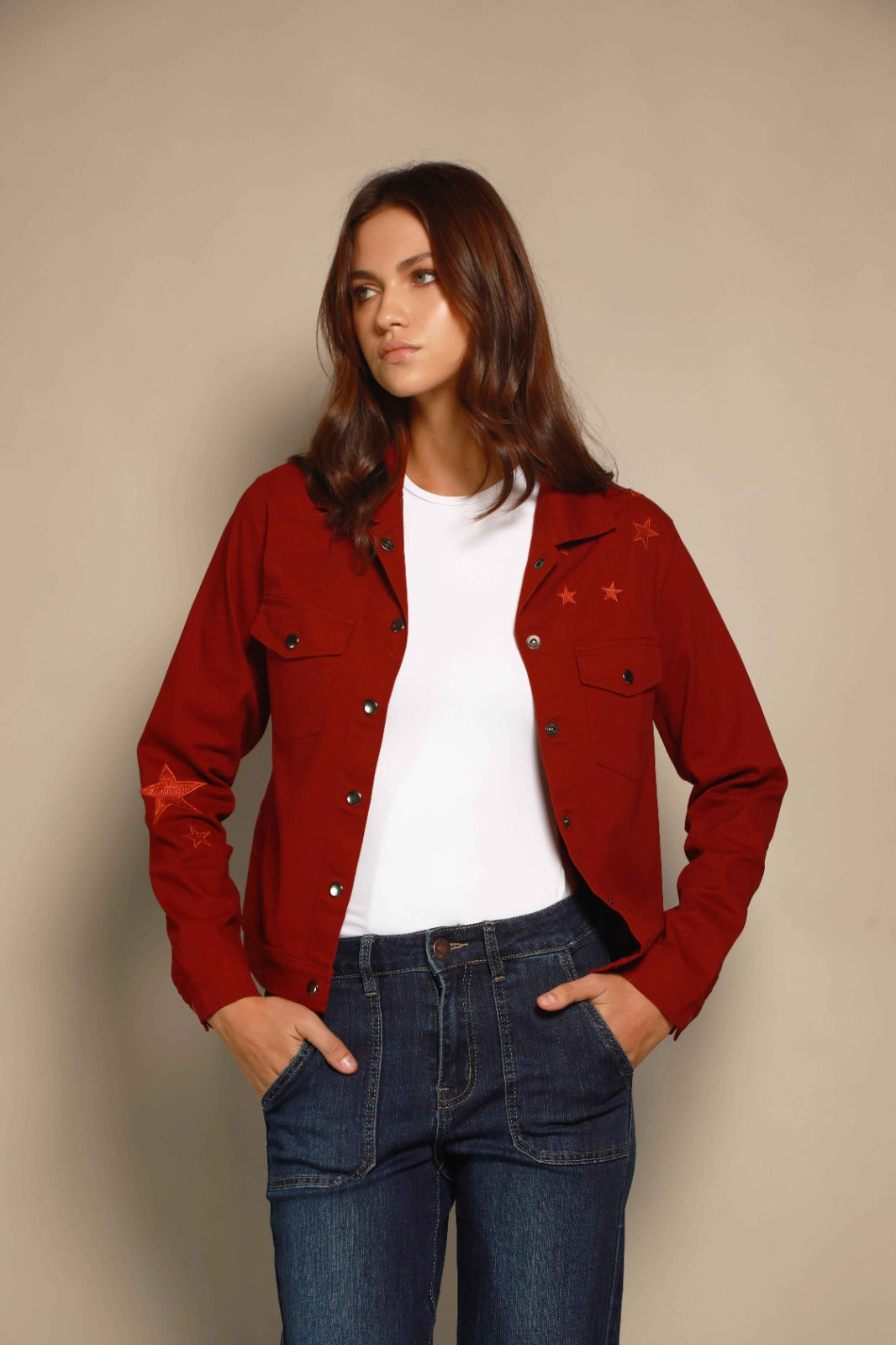 CHAQUETA DRIL VINOTINTO ESTRELLAS BORDADAS
